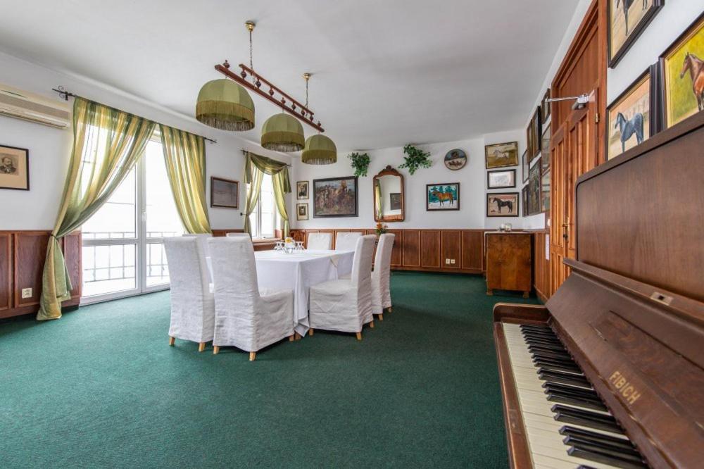 Hotel AGATKA Bratislava Chorvatsky Grob Exterior foto